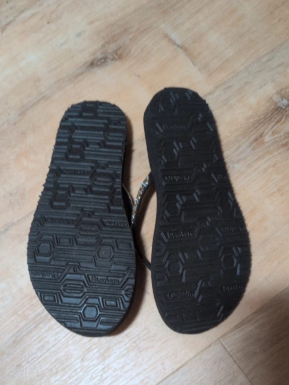 Skechers Yoga Foam Black Flip Flops with Glitter Straps - Picture 5 of 7